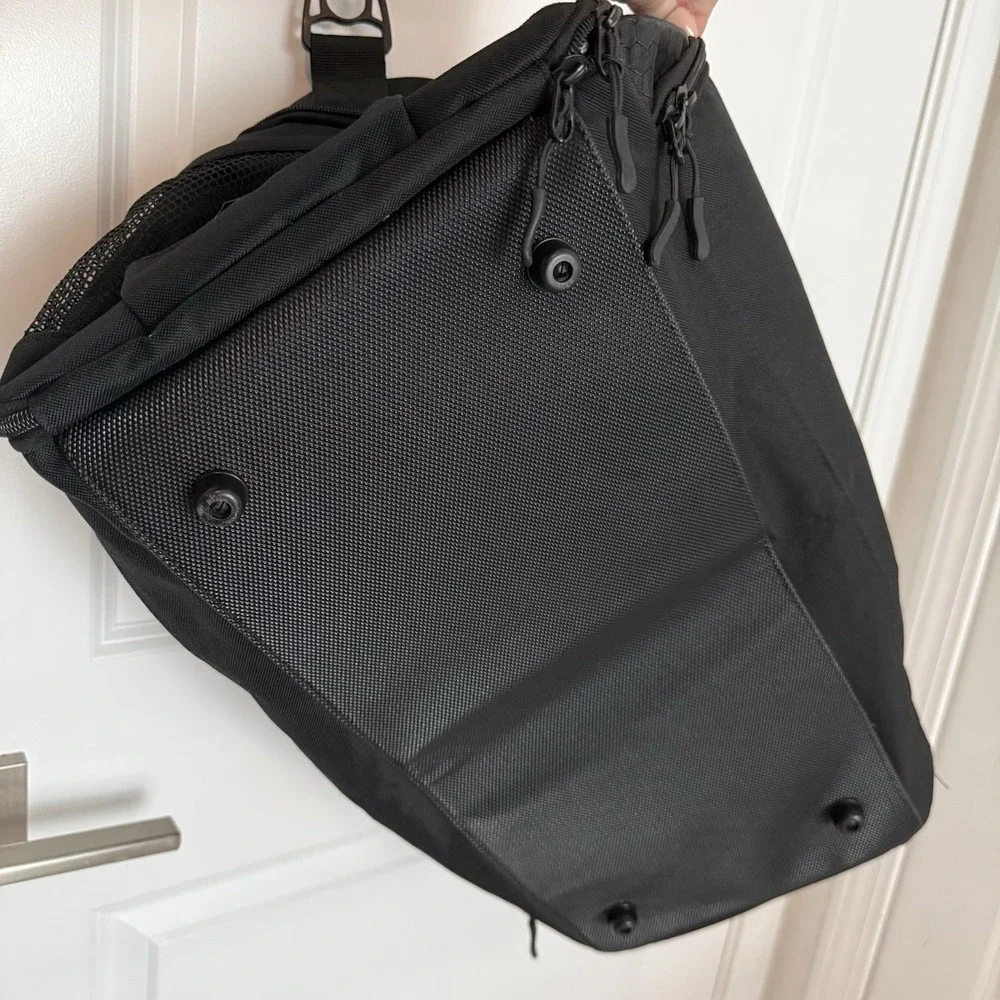FocusGear Ultimate Gym Bag 2.0, 15x10x9